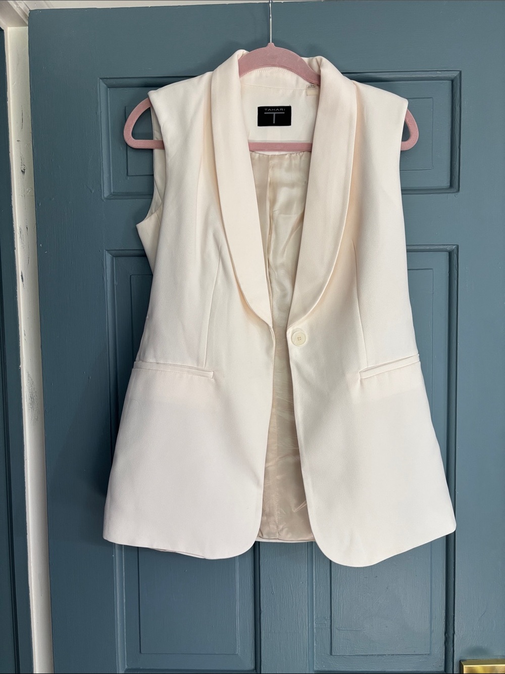 Tahari Ivory Sleeveless Shawl Collar Blazer Vest